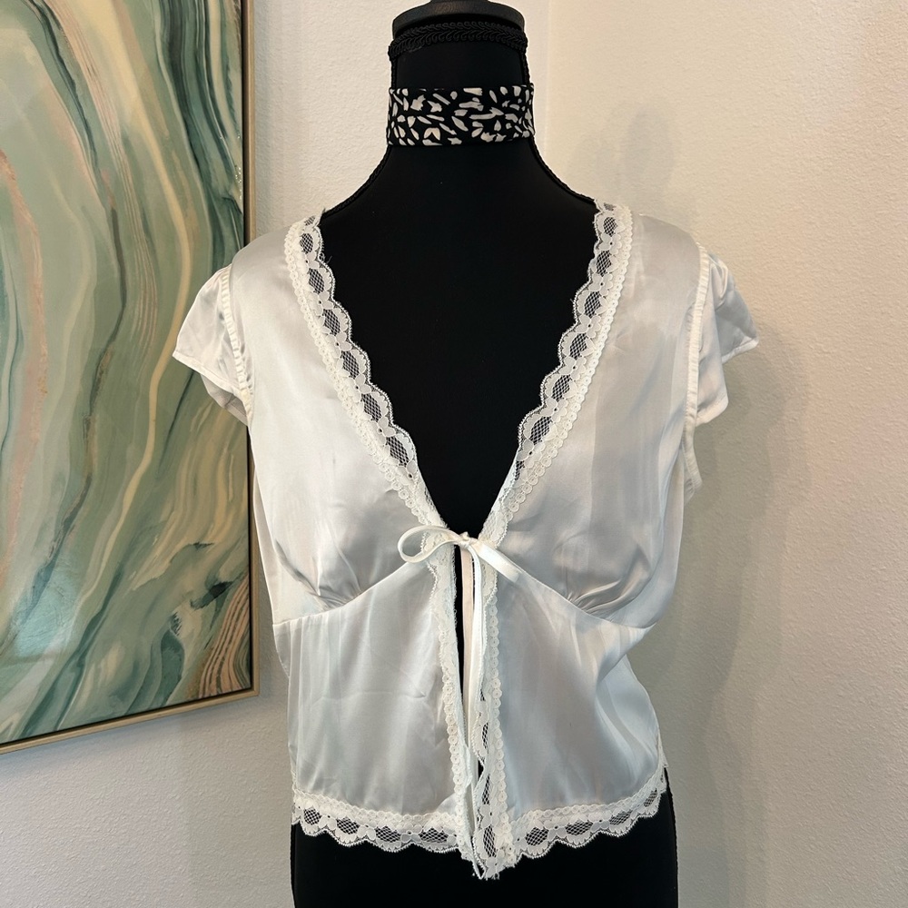 Chic White Lace Trim Top